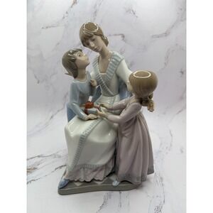 Lladro Happy Mother's Day Porcelain Figurine #5596 RETIRED